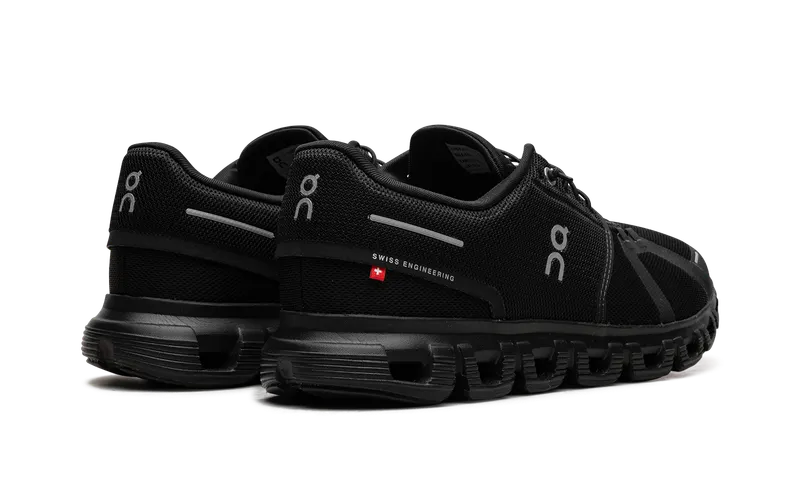 On Running Cloud 6 “Triple Black” (3MF10071043)