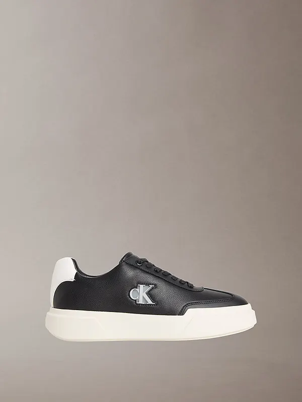 Calvin Klein Ck Avenue – Leather Logo “BLACK / BRIGHT WHITE” (HM0HM021370GM)