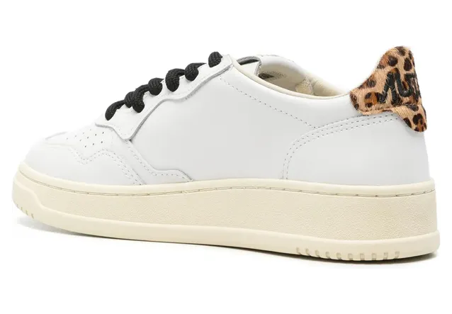 Autry Medalist LOW “White” (AULW OC02) (3)