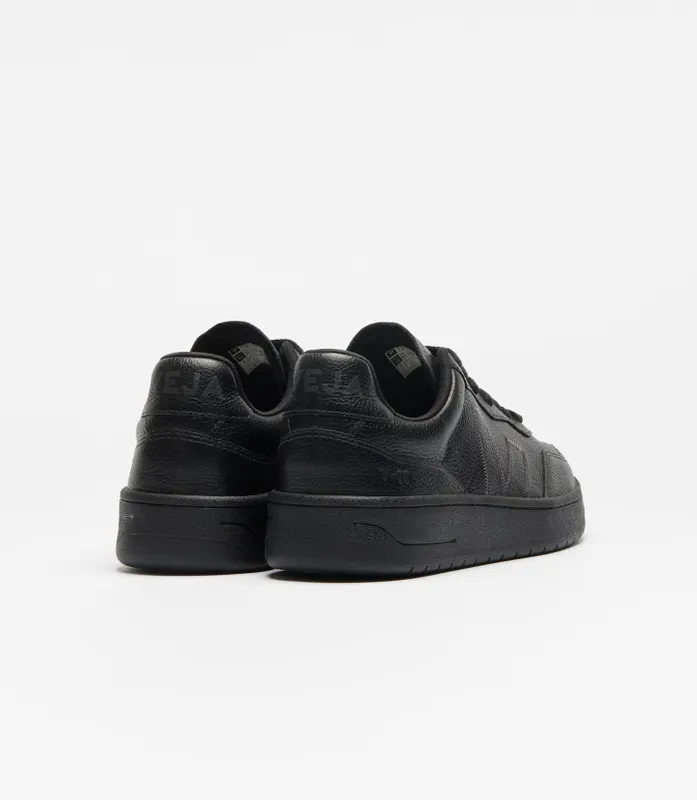 VEJA V-90 leather – Black (VZ2021976)