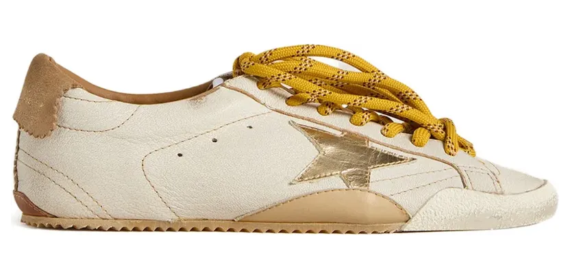 Golden Goose True-Star Sneakers aus weißem Nappaleder mit goldfarbenem Stern und beiger Fersenlasche aus Wildleder – Nude (GWF00922F007385)