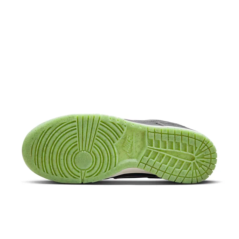 Nike Dunk Low SE “Halloween – Cauldron” (DQ7681-001)