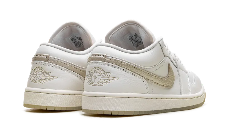 Jordan 1 Low SE “Metallic Team Gold” (HV5157-100)