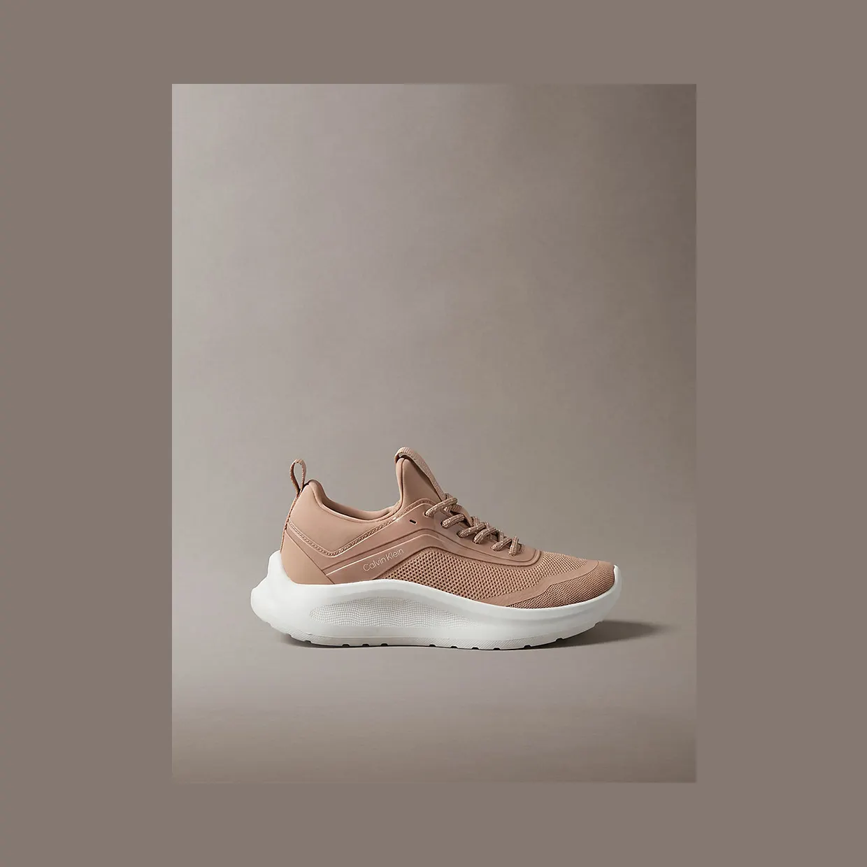 Calvin Klein Ck Curve – Lightweight Runner “TUSCANY” (HW0HW03434TGW)