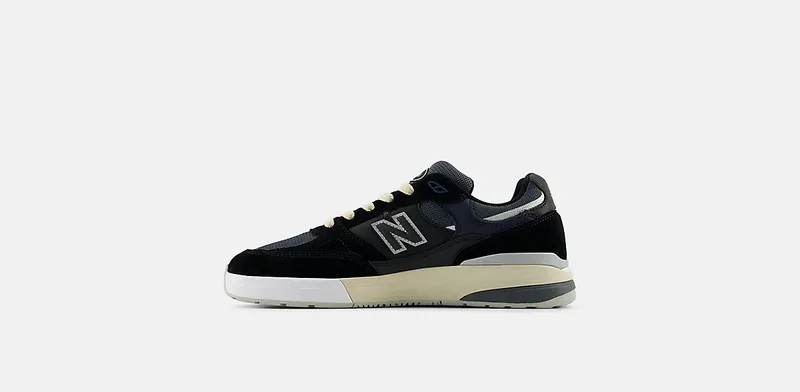 New Balance x Andrew Reynolds Numeric 933 Black Eclipse (UN933BNT)