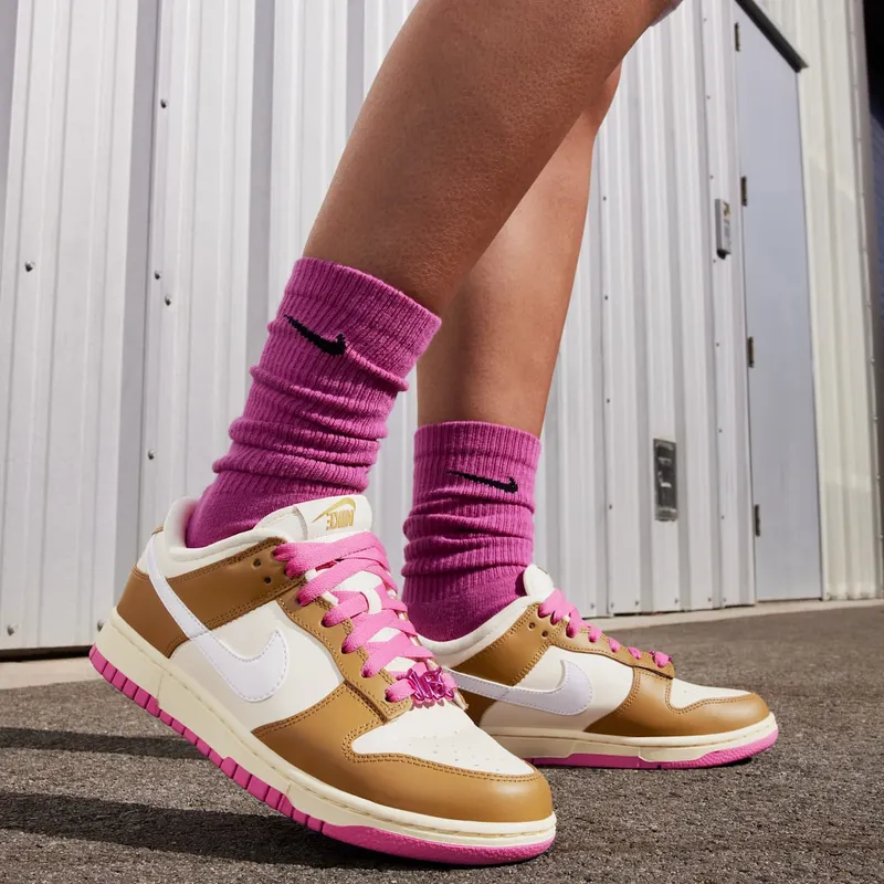Nike DUNK LO SE “Dance – Bronzine Pink” (FD8683-700)