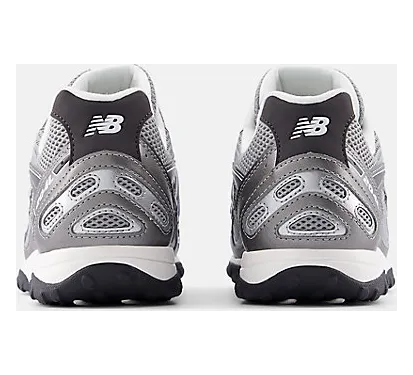 New Balance 204L “Dark Silver Metallic”: plat, blits en berekend (6)