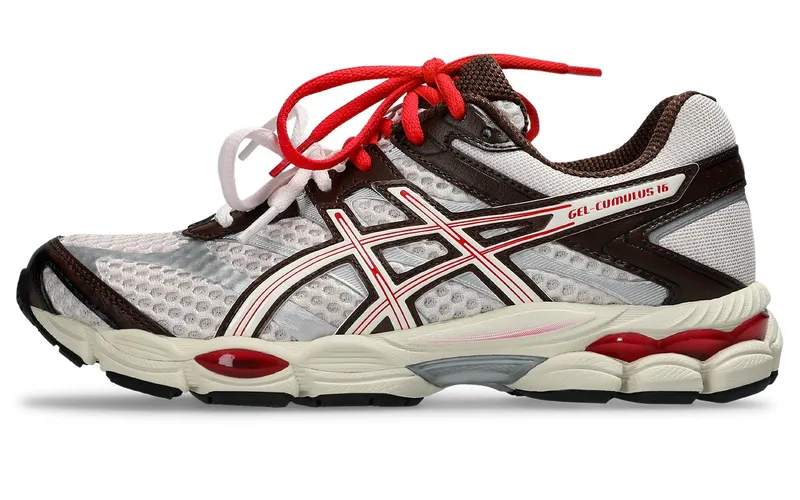 NAKED x ASICS GEL-Cumulus 16 (1203B330-700): de Kopenhaagse runner met twee sets veters dropt vandaag (2)