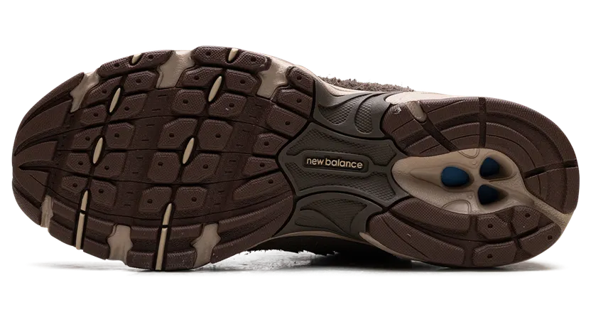 New Balance 530 “Brown Tan”: rustig van een afstand, ruig van dichtbij (4)