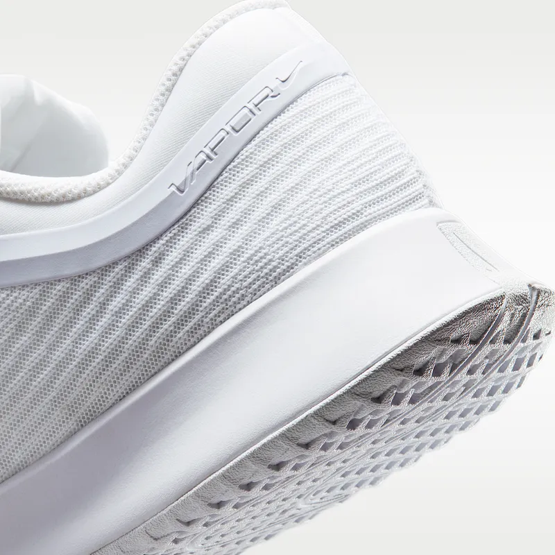 nikecourt IR3543-100