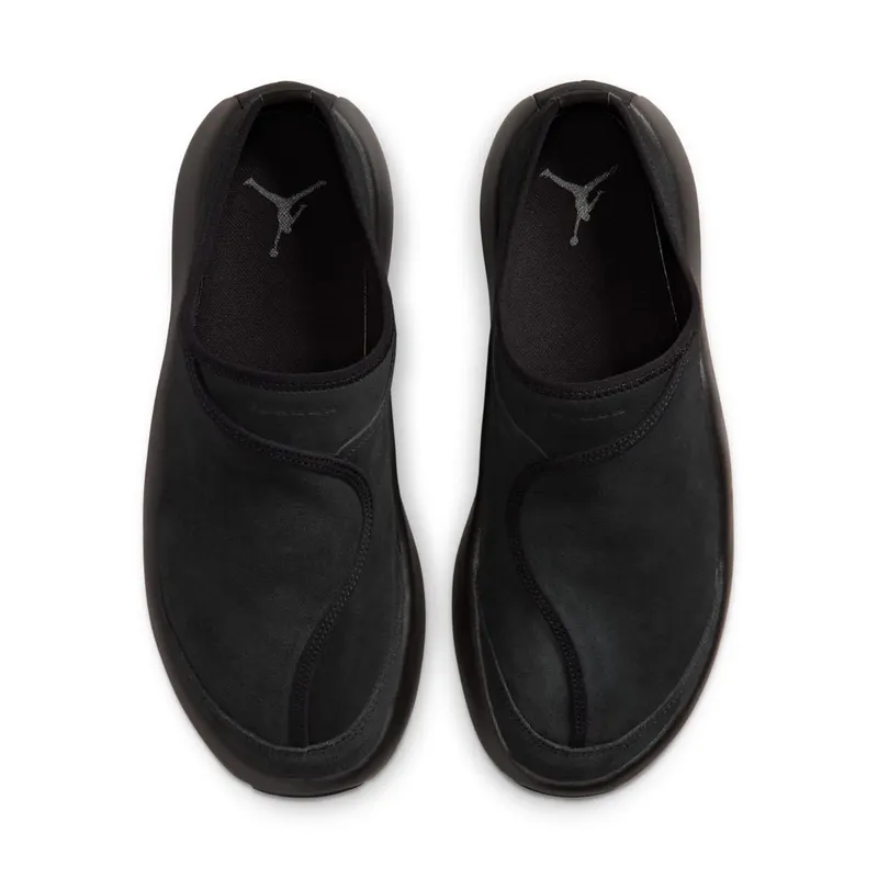 Jordan Future Mule – “Black / Dark Smoke Grey” (HV5073-005)