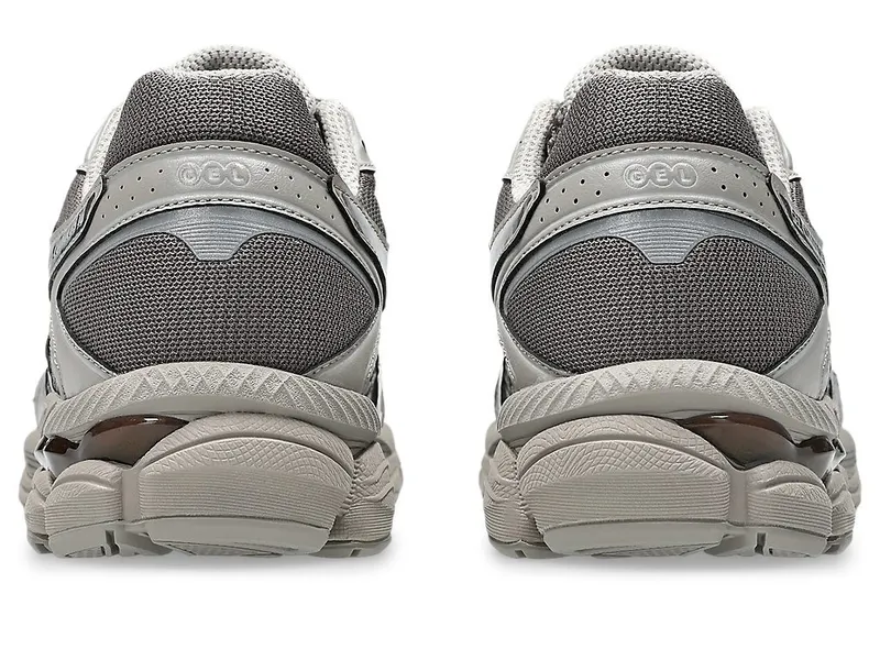 ASICS GEL-CUMULUS 16 “Cocoa Powder / Pure Silver” (1203A733-201)