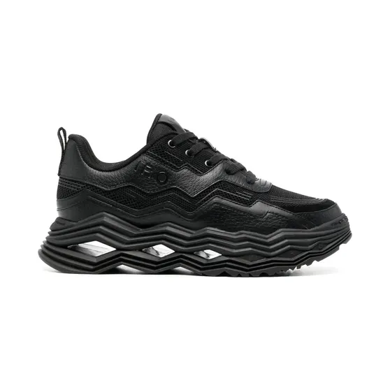 Iro mit dicker Sohle “Black” (WF40WAVE)