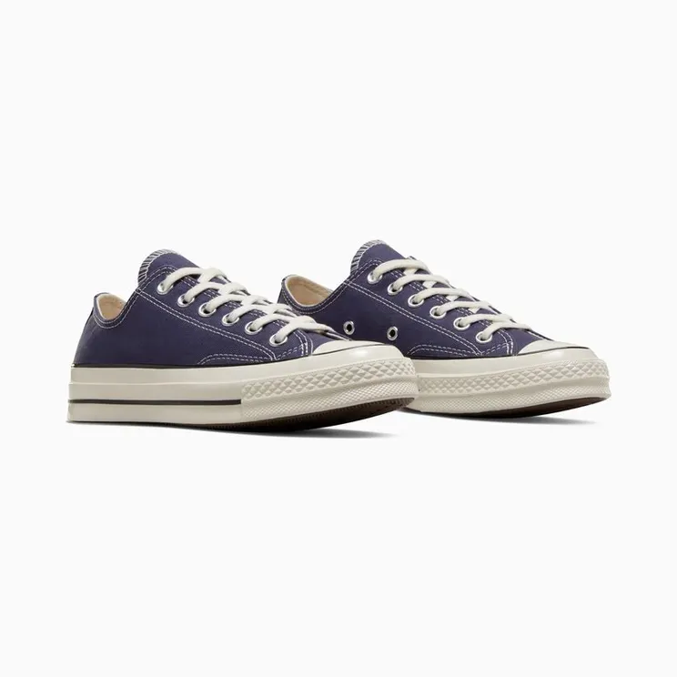 converse-chuck-taylor-all-star A04592C