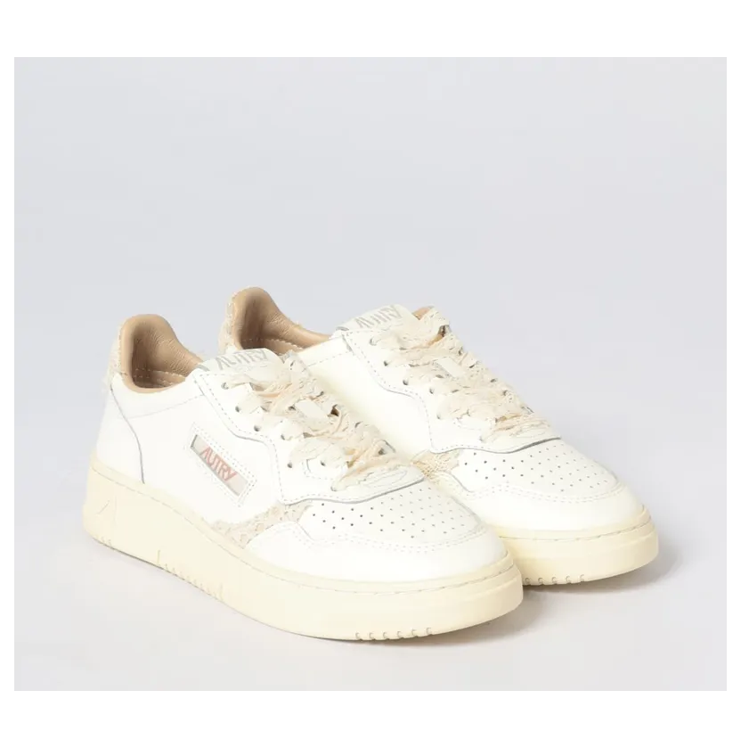 Autry Medalist Low Leather Sneakers with Lace Details Black (AULWMJ01)
