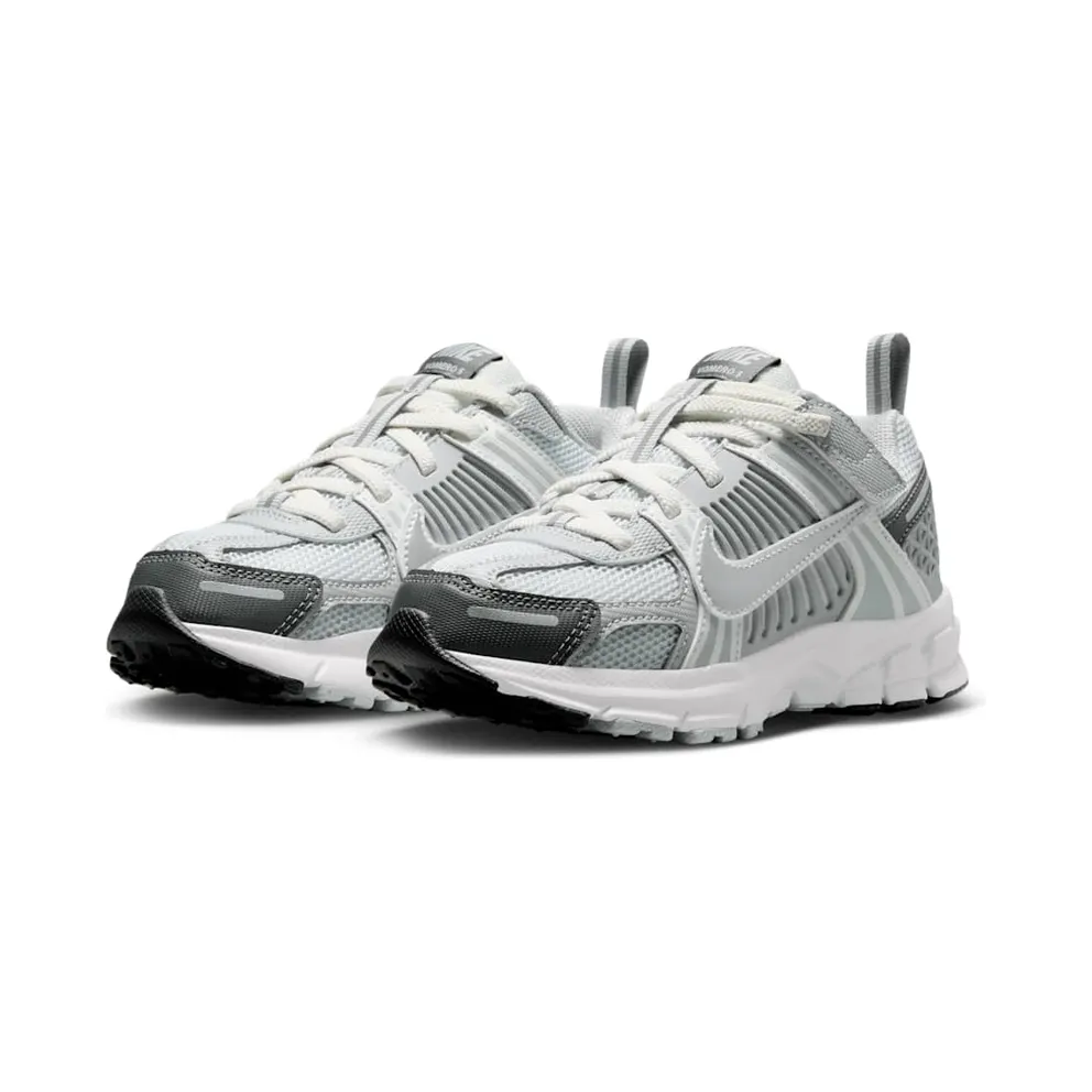 Nike Zoom Vomero “Pure Platinum / Summit White / Dark Grey / Metallic Silver” (HF6999-008)