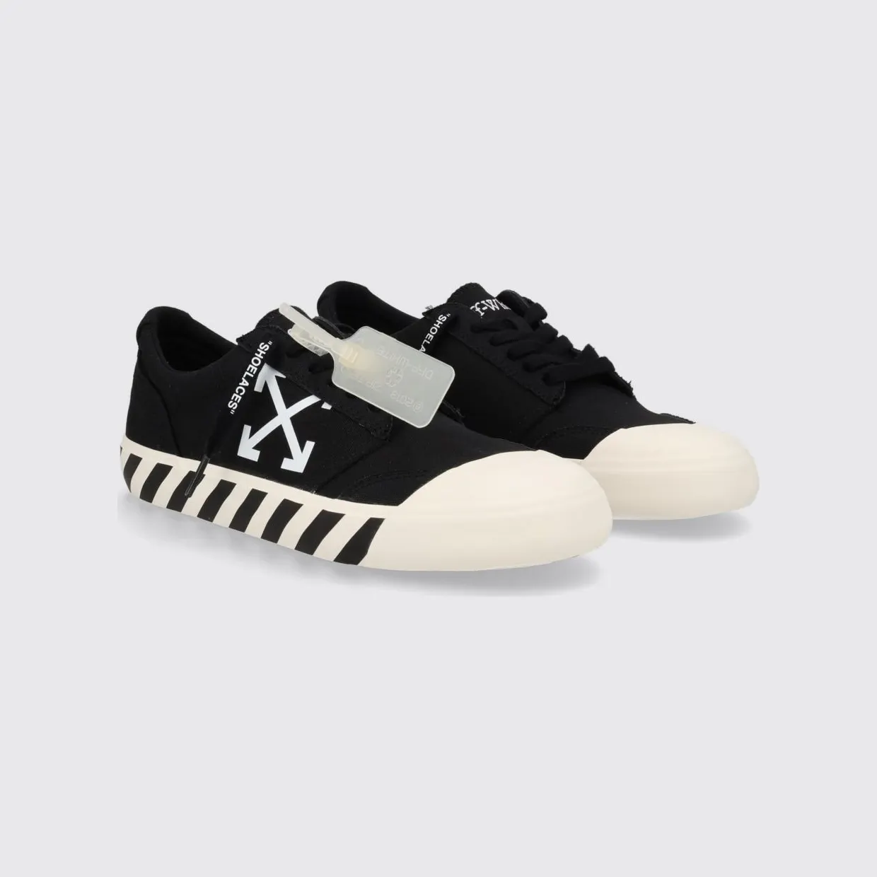 Off-White Vulcanized Low-Top Canvas Sneakers with Contrast Arrow Logo Black (M2APC9F0011001)