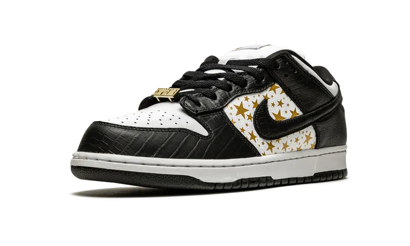 Nike SB Dunk Low “Supreme – Stars – Black” (DH3228-102)