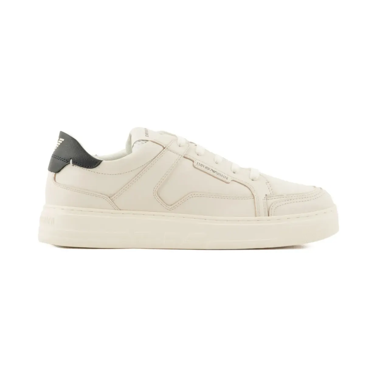 Emporio Armani Sneakers met leren vlakken – Beige (EM003702AF19573)