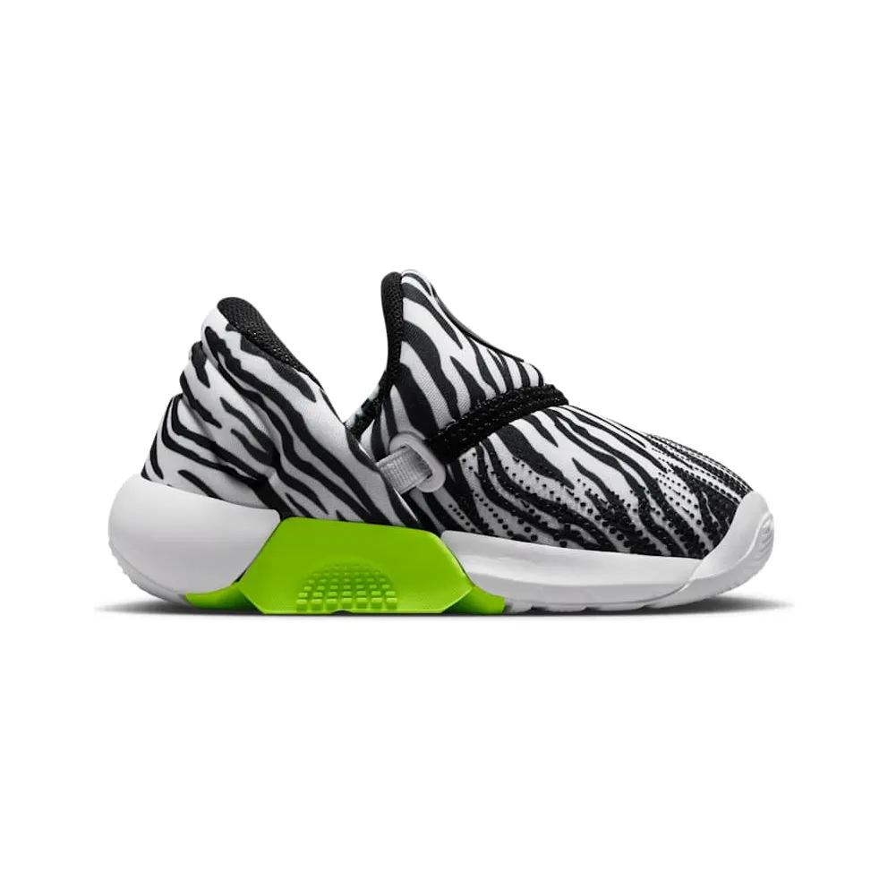 Nike Swoosh Go “White / Volt / Black” (IV5719-100)