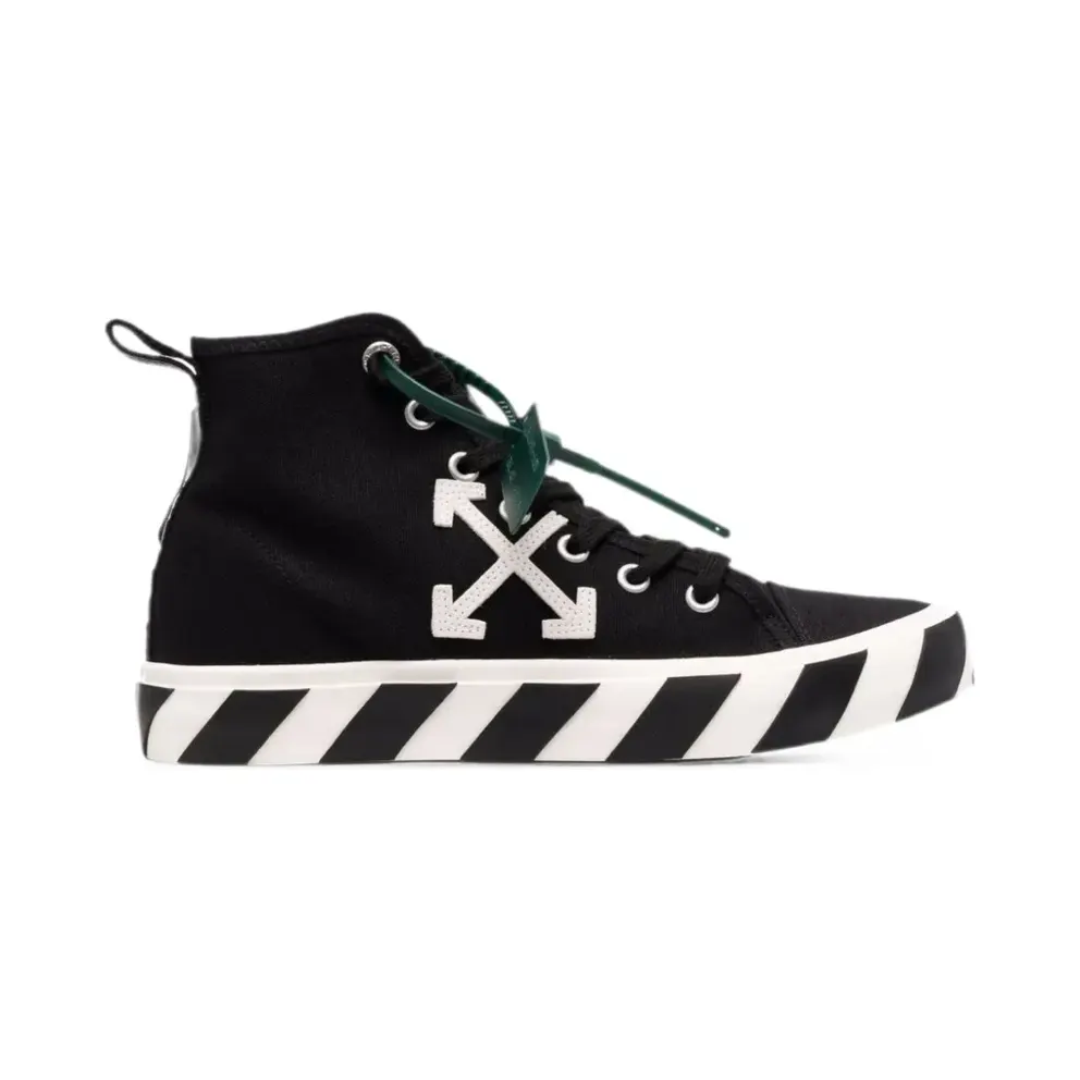 Off-White Vulcanized – Black (OM1A119C99FAB0011001)