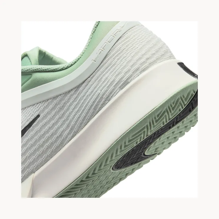 nikecourt HQ6034-003