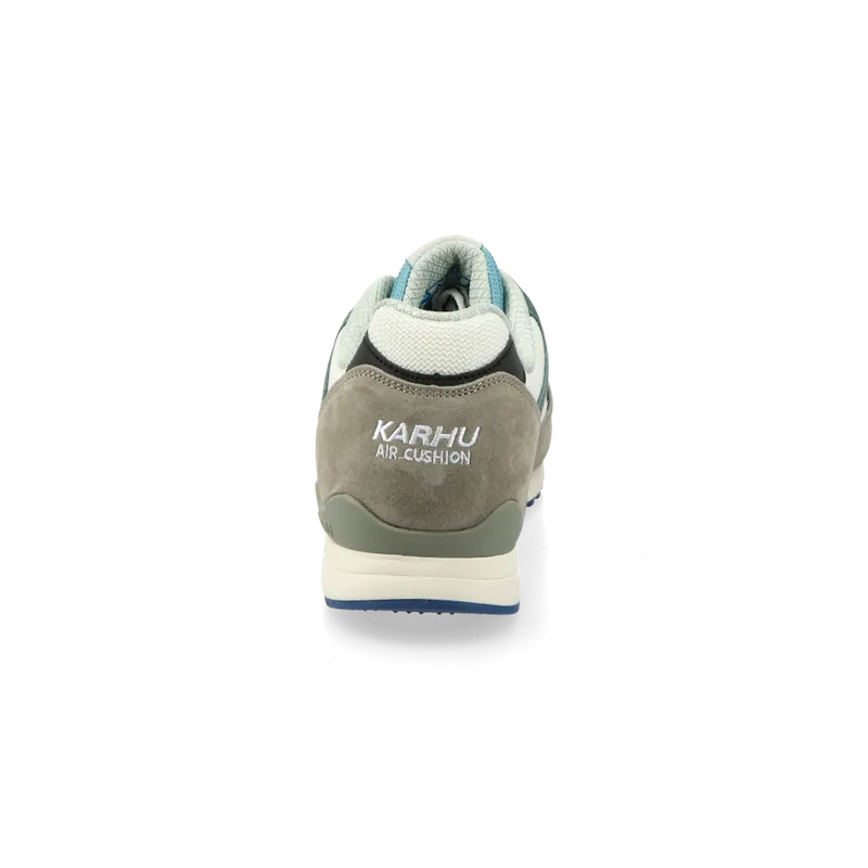 Karhu Synchron Classic (abbey stone / turbulence) – F802675