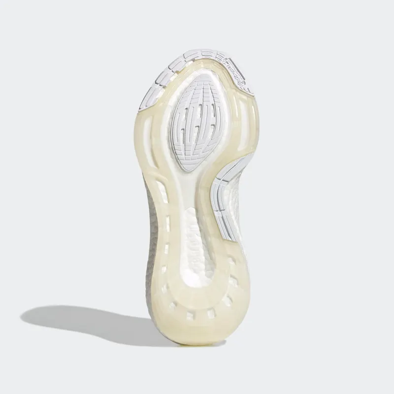 Adidas ULTRABOOST 22 Shoes Cloud White / Cloud White / Crystal White (GX5590)