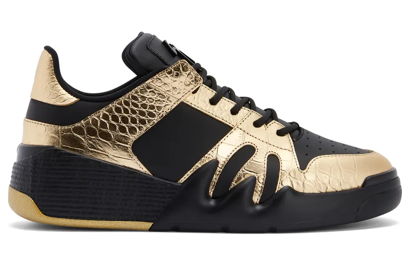Giuseppe Zanotti Sneakers semi-montantes talon» confectionnées en cuir noir et cuir lamé doré imprimé crocodile, avec doublure intérieure en tissu technique et lacets en coton assortis. ce modèle est doté d’une signature» en métal laqué noir sur la languette et d’une seme (RM20028003)