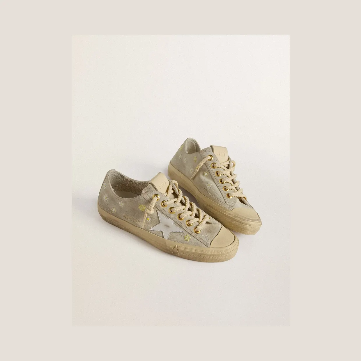 Golden Goose Women’S V-Star In Ice-Gray Suede With White Leather Star And Floral Embroidery (GWF00129.F007293.15724) (2)