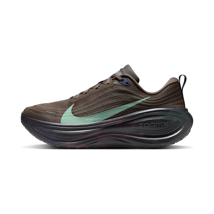 Nike Vomero Plus “Ironstone / Dark Smoke Grey / Dark Raisin / Quartz Patina” (IR7550-030)