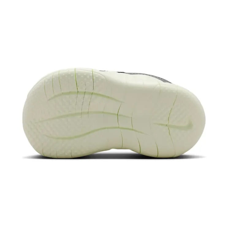 nike-free IQ5810-005