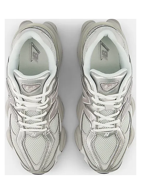 NB 9060 “Raincloud Truffle Salt”: grijs met een menukaartnaam (3)