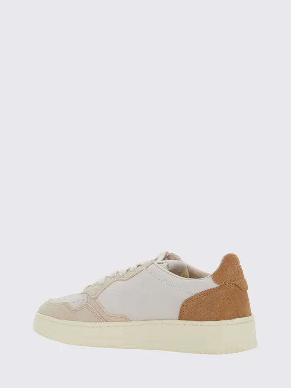 Autry Medalist Low Trainers in Smooth Calfskin with Contrast Details Camel (AULWTS01)