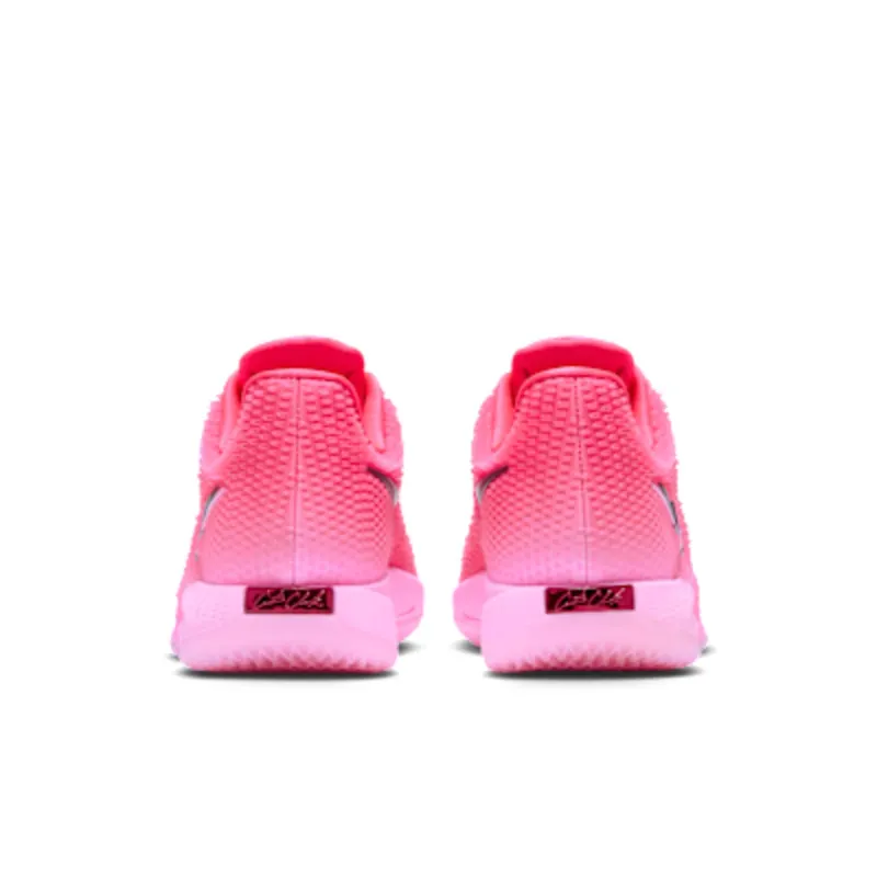 Nike Caitlin 1 “Midnight Fever”: een debuut dat de hele zaal wakker maakt (6)