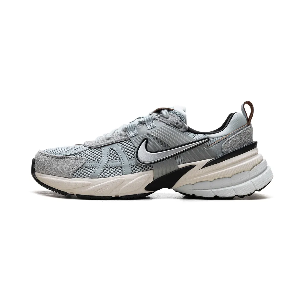 Nike V2K Run “Light Pumic Black Chrome” (FN6703-003)