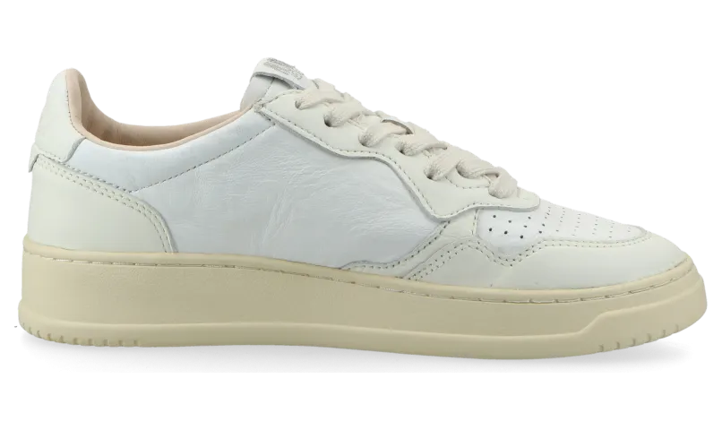 Autry Medalist Low W (goat / wash / white / white) – AULWGH01 (3)
