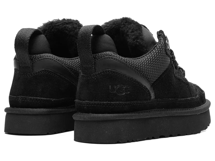 UGG Lowmel “Black”: tonales Schwarz mit weichem Kragen (3)