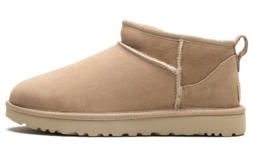 UGG Classic Ultra Mini “Sand”: die weichste Basis unter deinem Winterlook