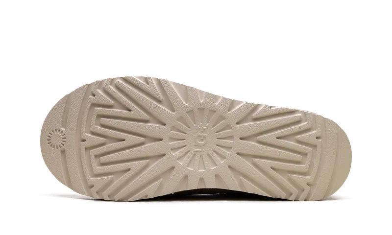 Ugg Tasman II Slide “Sand Dark Cherry” (1174470-SDDR)
