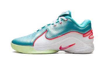 Nike LeBron 22 “Christmas” | HV5147-600