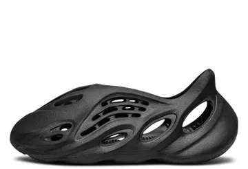 Yeezy Foam Runner Onyx (HP8739)