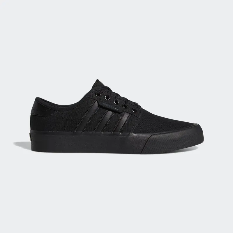 adidas Seeley XT Core Black / Core Black / Core Black | GZ8570
