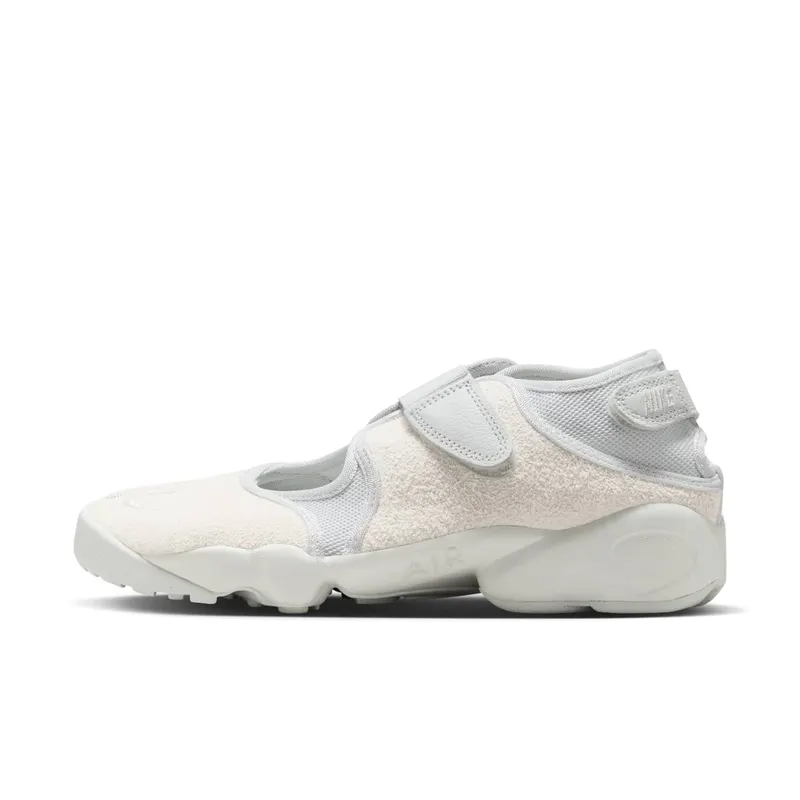Nike Air Rift “Suede Pack” (photon dust / summit white) – HQ1474-001 | HQ1474-001