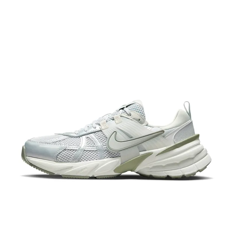 Nike V2K Run (grau / grün) – FD0736-006 “Photon Dust/Summit White/Light Army” | FD0736-006
