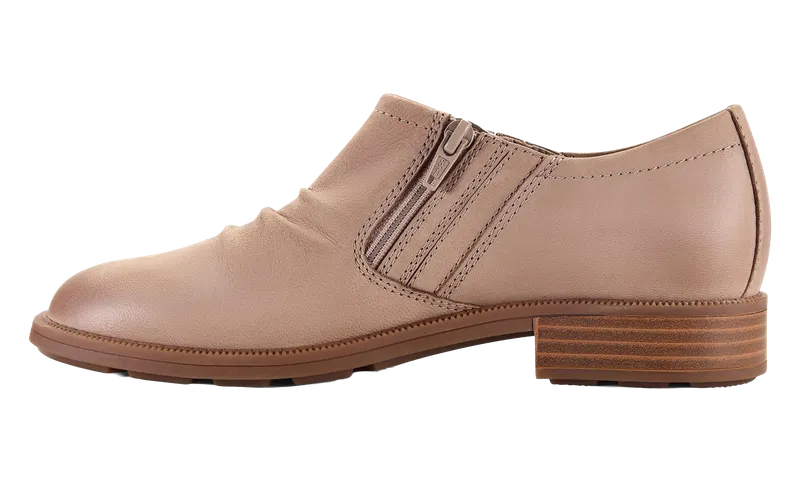 Clarks Adalynn Ezra “Light Taupe Nubuck” | 26184065