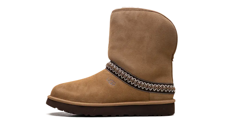 Ugg Classic Short Crescent Boot “Chestnut” | 1161770-CHE
