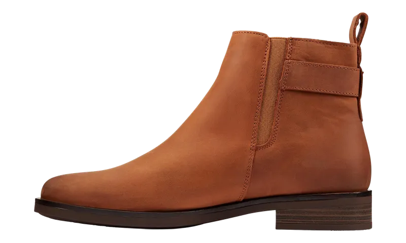 Clarks Memi LO Boots “Dark Tan Leather” | 26162239