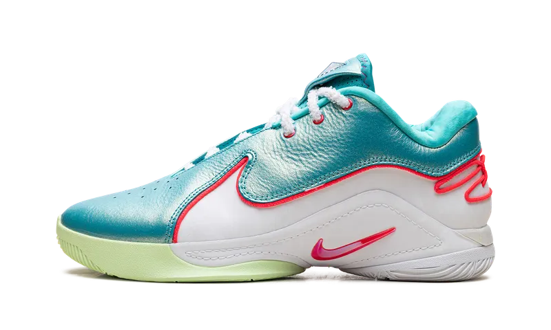 Nike LeBron 22 “Christmas” | HV5147-600