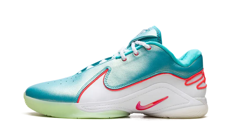 Nike LeBron 22 “Christmas” | HV5148-600